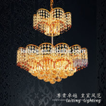 Iluminación moderna de la lámpara de la forma de la flor del oro con la bola cristalina